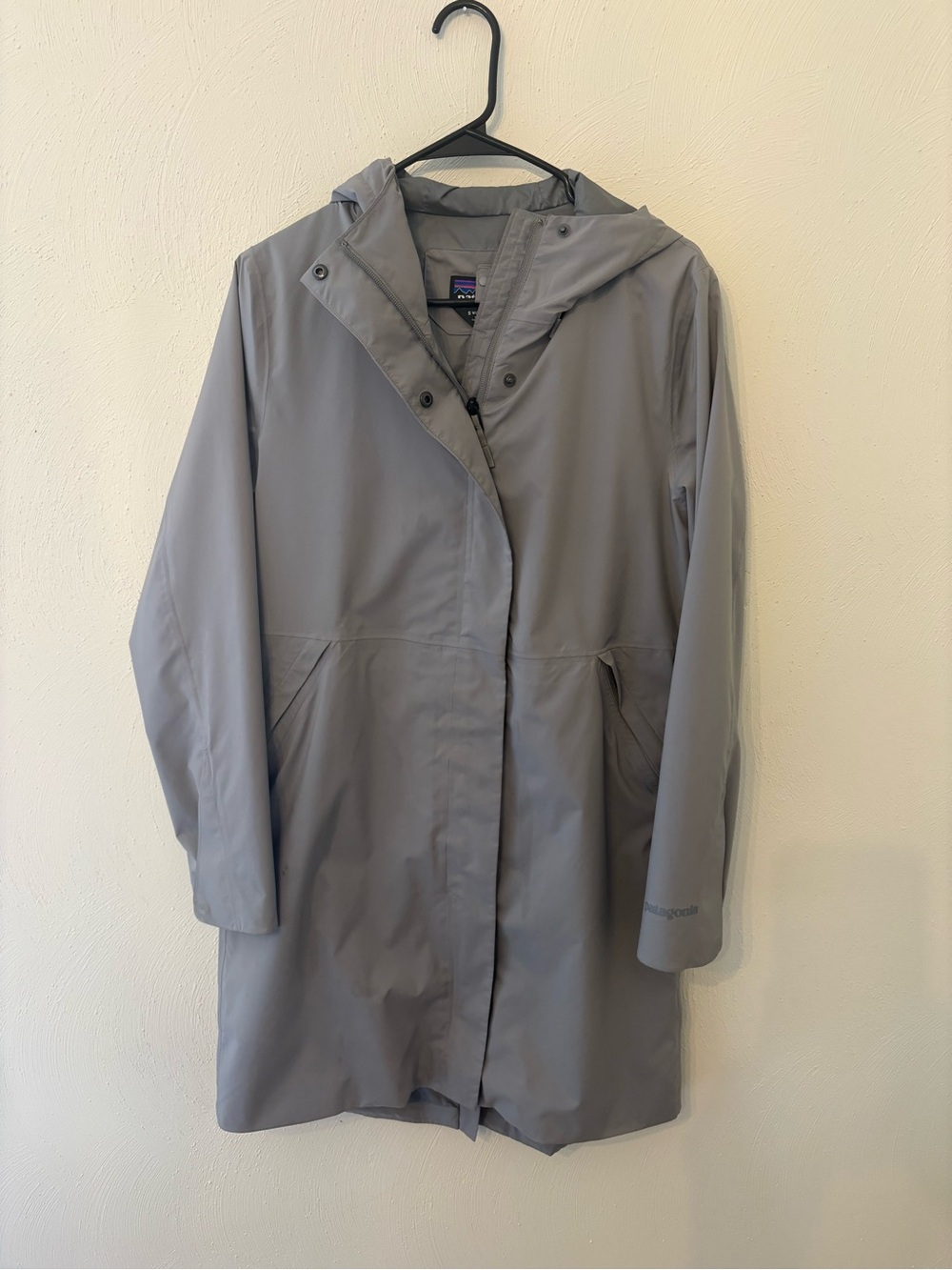 Patagonia Hooded Trench Coat in Light Gray - size small